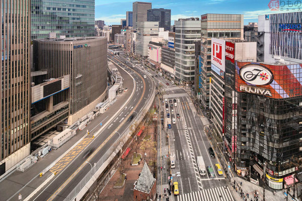 左の高架道路がKK線こと東京高速道路。これを廃止して歩行者空間に変える（画像：kuremo／123RF）。