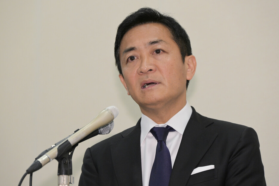 一部週刊誌報道について記者会見する国民民主党の玉木雄一郎代表＝１１日午前、東京・永田町