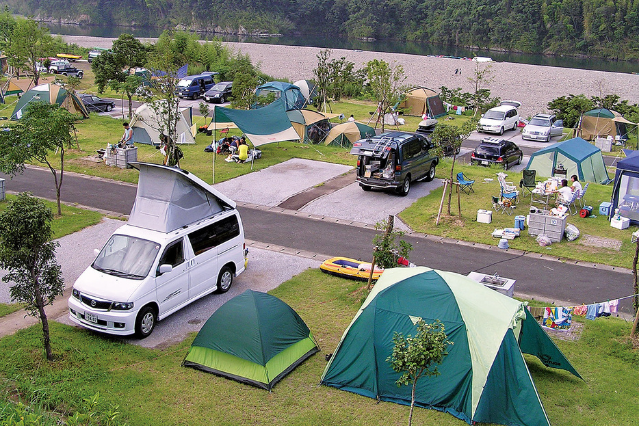 四万十川でカヌー体験が楽しめる「四万十カヌーとキャンプの里 かわらっこ」