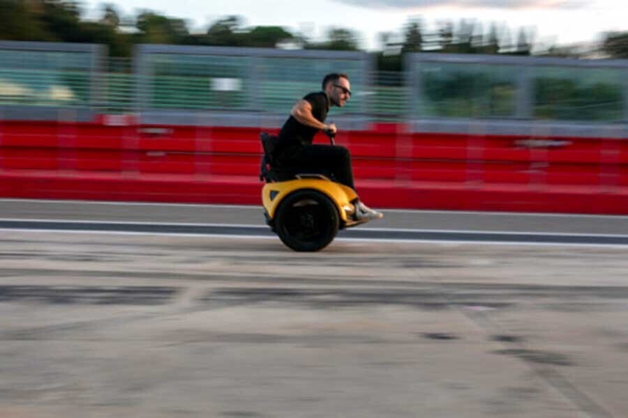 Genny Factoryの電動車いす（画像：トヨタ自動車）