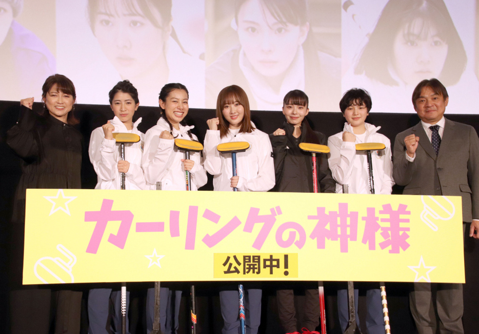 （左から）岡崎朋美、泉智奈津、長澤樹、本田望結、川口ゆりな、白倉碧空、本木克英監督 （C）ORICON NewS inc.