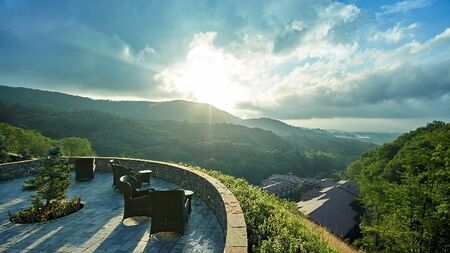 ルグラン軽井沢ホテル＆リゾート テラスからの絶景（写真：グランベルホテルグループ提供）