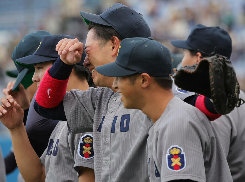 慶大対早大　早大に2連勝し感極まる慶大・清原（撮影・野上伸悟）