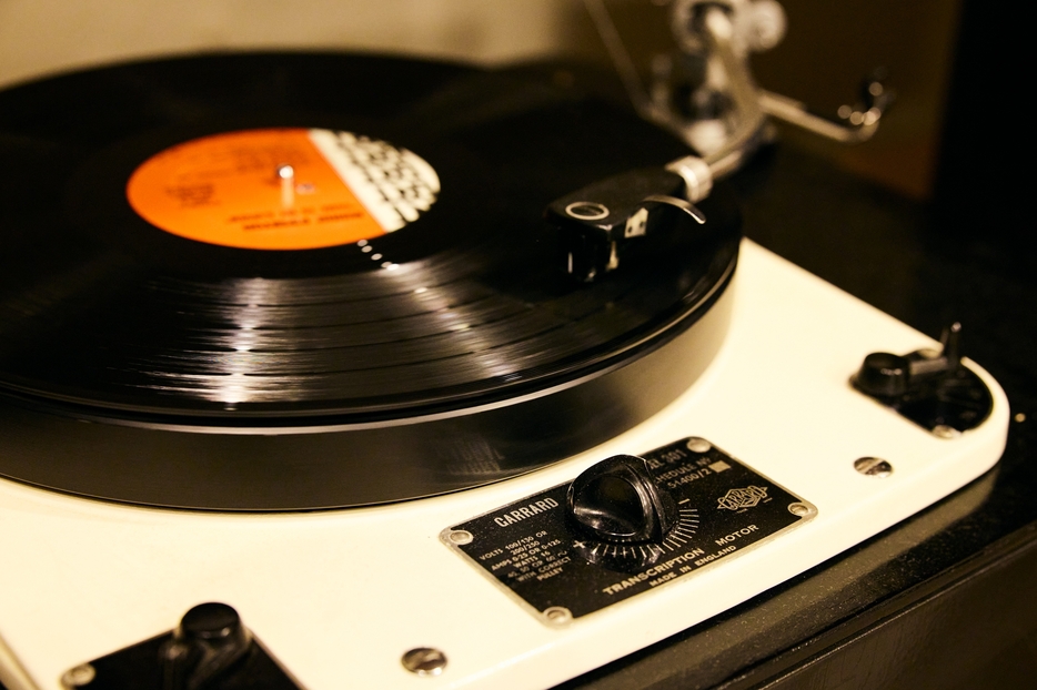 レコードを試聴するために使われるているのは「GARRARD 301」。