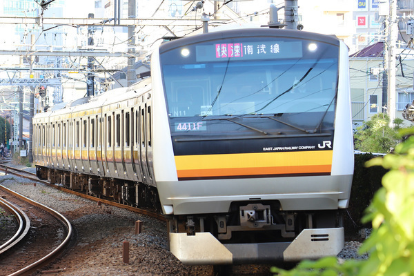 JR南武線のE233系電車（大藤碩哉撮影）。