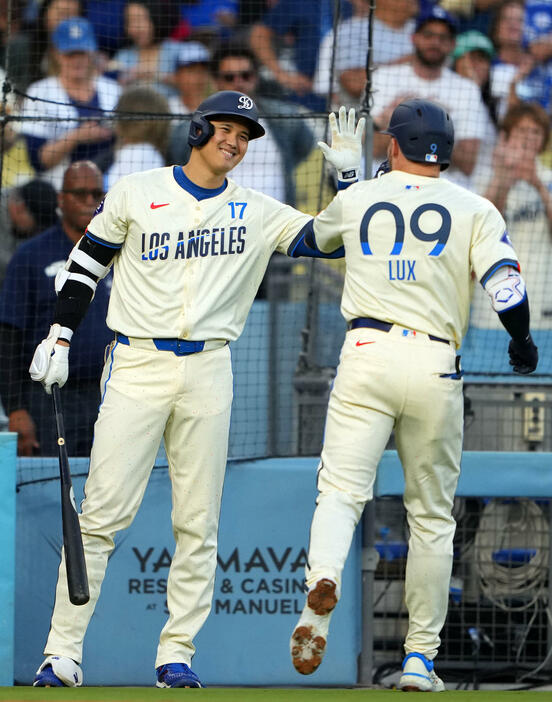 ドジャース大谷（左）とラックス（24年撮影）