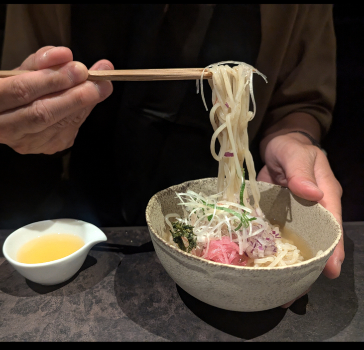 牛と魚介スープのあっさりした冷麺