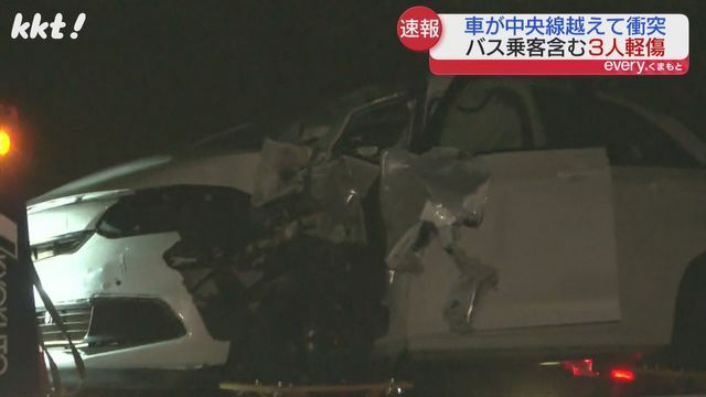 バスと衝突したレンタカー