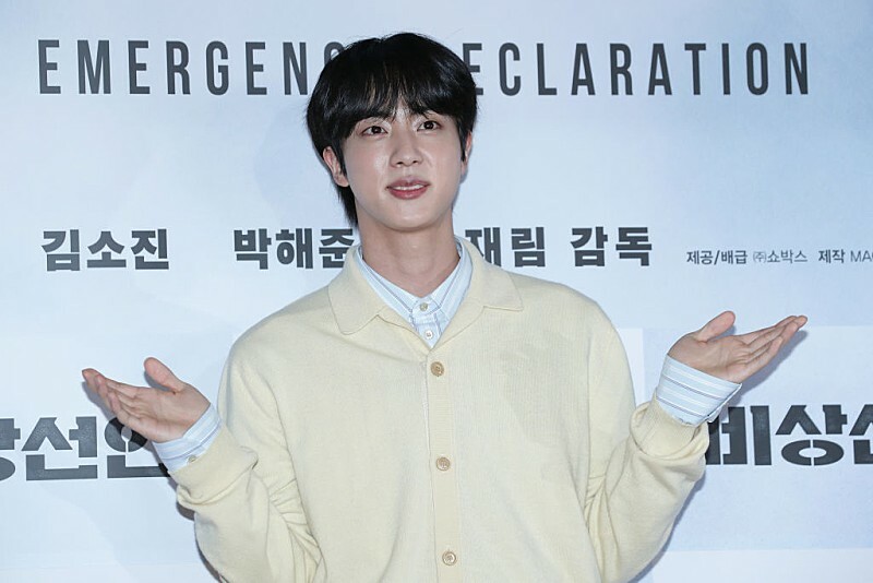 BTSのJIN、コールドプレイのクリス・マーティンからギターをプレゼントされた経緯を語る