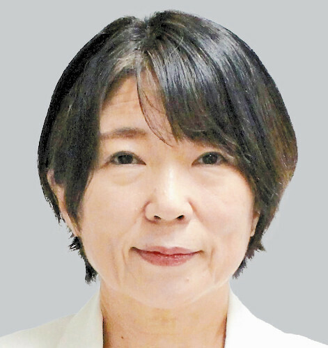 東真理子氏