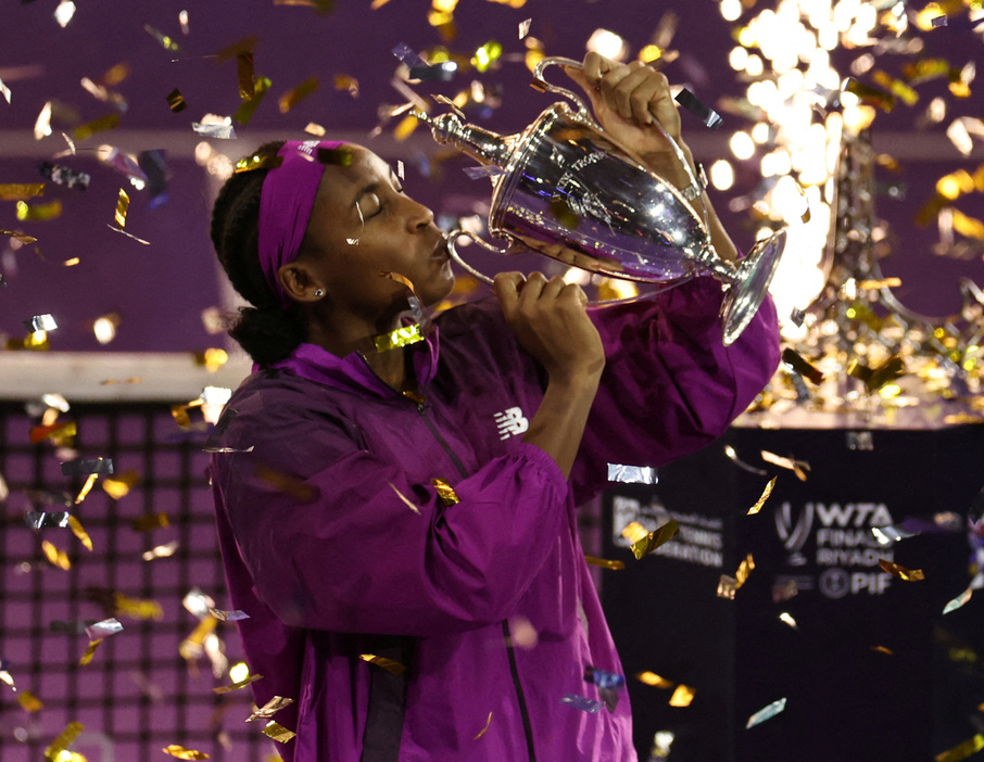 　女子テニスのツアー今季最終戦、ＷＴＡファイナルは９日、サウジアラビアのリヤドで決勝を行い、第３シードのコリ・ガウフが初優勝を果たした（２０２４年　ロイター/Hamad I Mohammed）