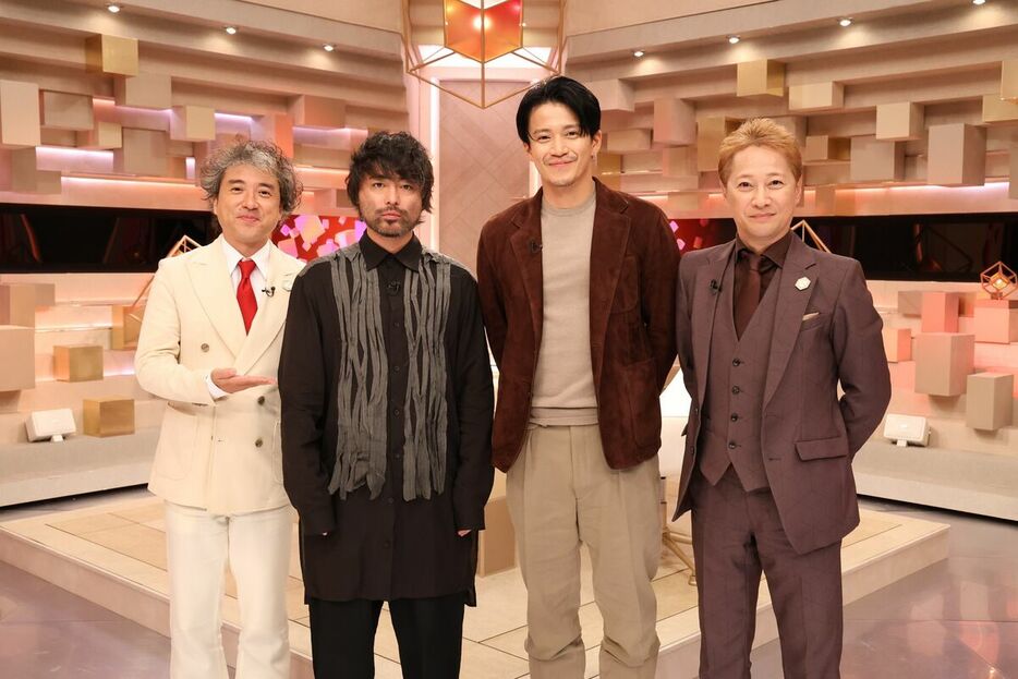 ＭＣを卒業するムロツヨシ（左）と（左から）山田孝之、小栗旬、中居正広（Ｃ）フジテレビ