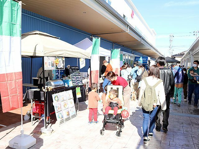 本格イタリアンが提供されたイタリアの食フェスティバル＝射水市のクロスベイ新湊