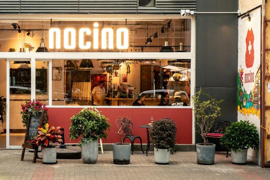 スイス・イタリア料理を提供する「Nocino」が11月1日、觀塘の偉業街に新店舗をオープンした