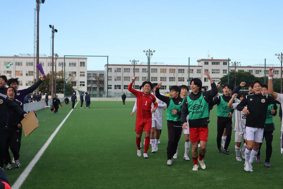 第57回関東大学サッカー大会（関東大学サッカーリーグ戦3部参入戦）で優勝し、関東3部昇格を決めた東京学芸大（東京学芸大蹴球部提供）