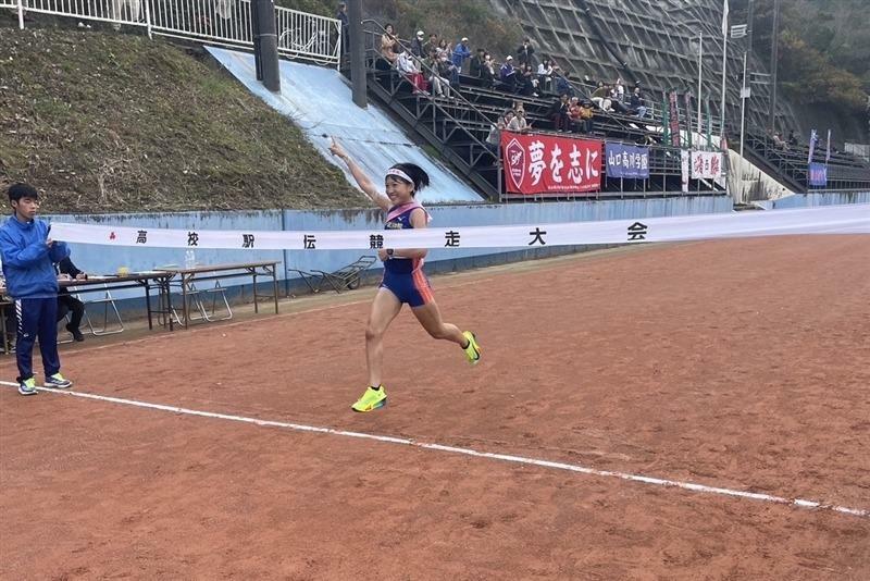 中国地区大会女子を制した銀河学院（広島）　写真提供：岡山高体連