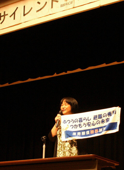 講演する森松明希子さん＝大阪府茨木市で2024年10月14日午後1時55分、宇城昇撮影