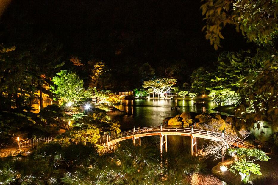 飛来峰から見た南湖と偃月橋（えんげつきょう）