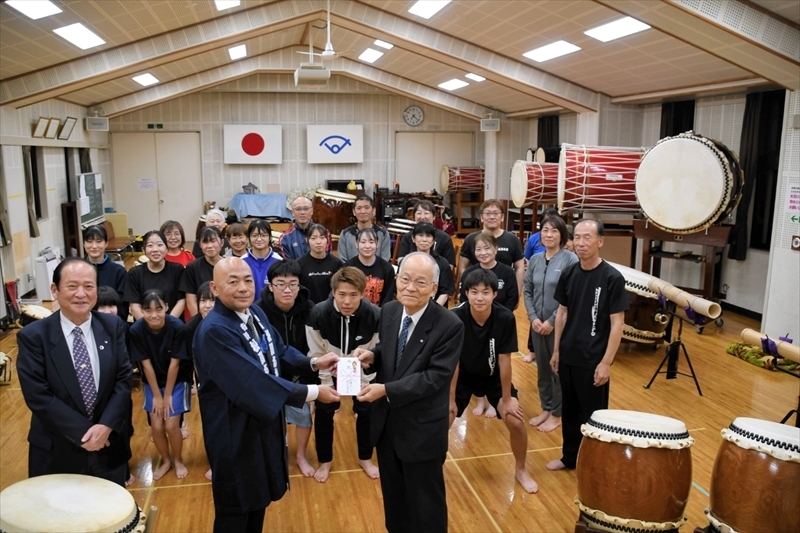 元気を与える演奏を誓う松明太鼓保存会