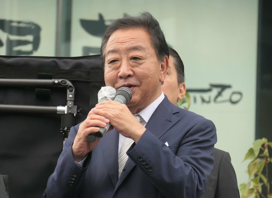 野田佳彦は1987年の千葉県議選初出馬以来、駅頭での朝の辻立ちが日課。「街頭の野田」の異名も