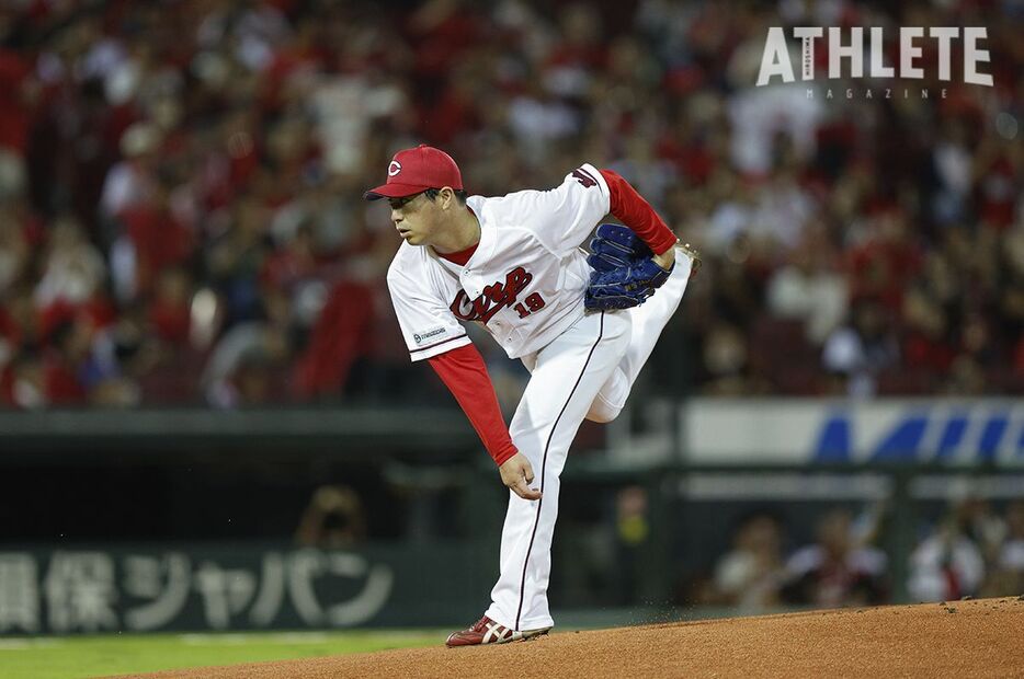 現役ラストマウンドとなった10月5日のヤクルト戦では、満員のファンが野村の投球を見守った。