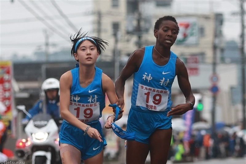 神村学園の小倉陽菜とムトニ・マーガレット