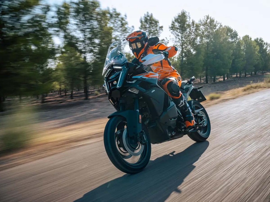 KTM、ビッグアドベンチャーモデル「1390スーパーアドベンチャーS」を発表