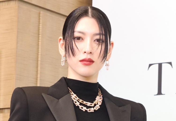 三吉彩花