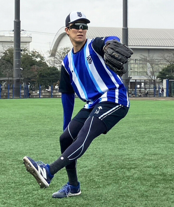 プロ野球の日本シリーズは２日、横浜スタジアムに場所を移して第６戦を迎える。５試合を終えてＤｅＮＡが３勝２敗とし、１９９８年以来の日本一に王手をかけている。写真は調整するＤｅＮＡの大貫＝１日（球団提供）