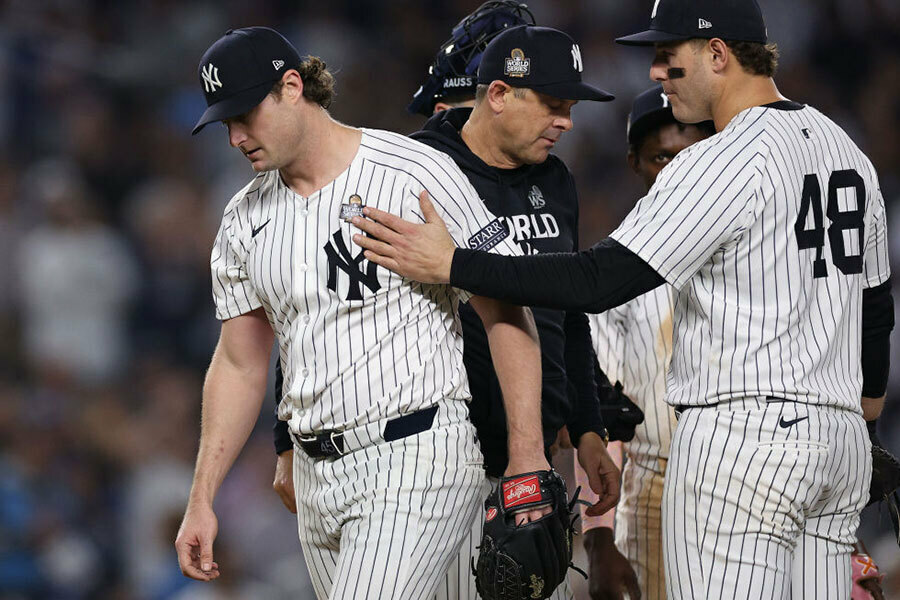 ドジャース戦で降板するヤンキースのゲリット・コール【写真：Getty Images】