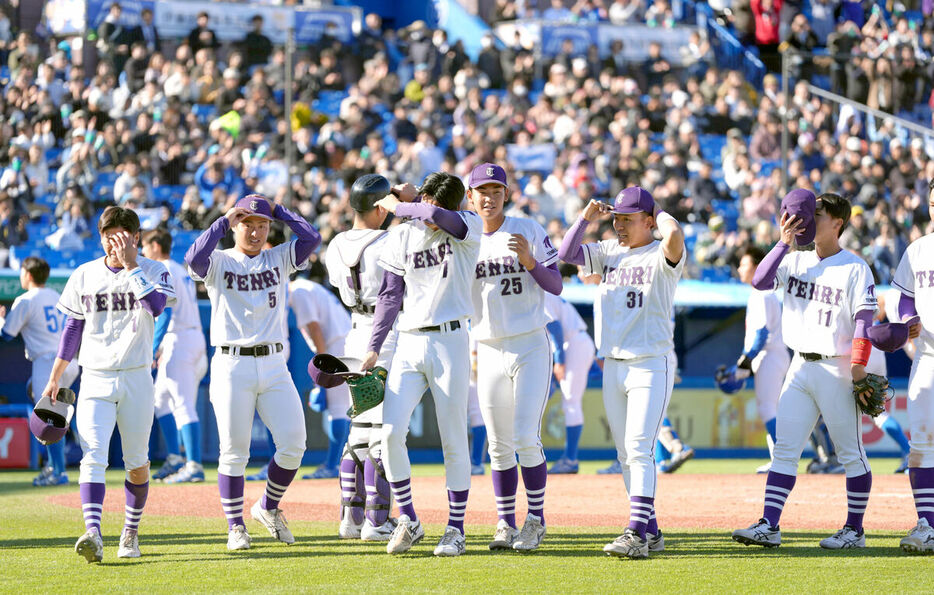 タイブレークで屈した天理大ナイン（カメラ・岡野　将大）