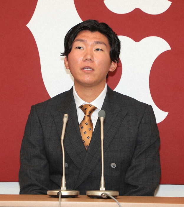 年俸ダウンで更改した田中（撮影・西川祐介）