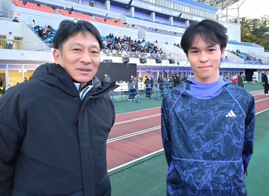 インフルエンザ感染から順調な回復ぶりを証明した青学大のエース太田蒼生（右）。原監督もホッとした表情を見せた