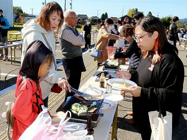 多くの来場者でにぎわう牧野祭の会場