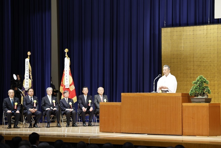 開会式で大会会長である明治神宮・九條宮司が挨拶した[写真=田中慎一郎]