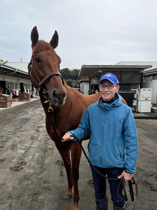 2連覇を狙うチャンピオンズCで引退レースに臨むレモンポップと担当の田端助手（撮影・桑原幹久）