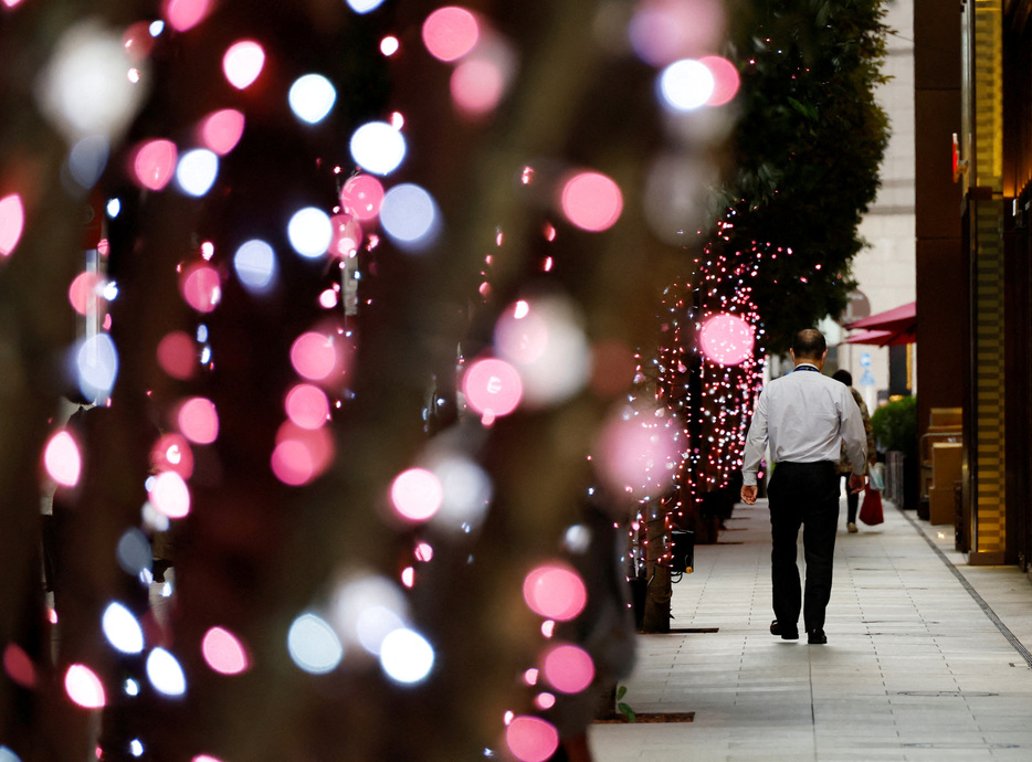 　１１月２２日、総務省によると、１０月の全国消費者物価指数（生鮮食品を除く、コアＣＰＩ）は１０８．８となり、前年同月比２．３％上昇した。写真は１月、都内で撮影（２０２４年　ロイター/Kim Kyung-Hoon）