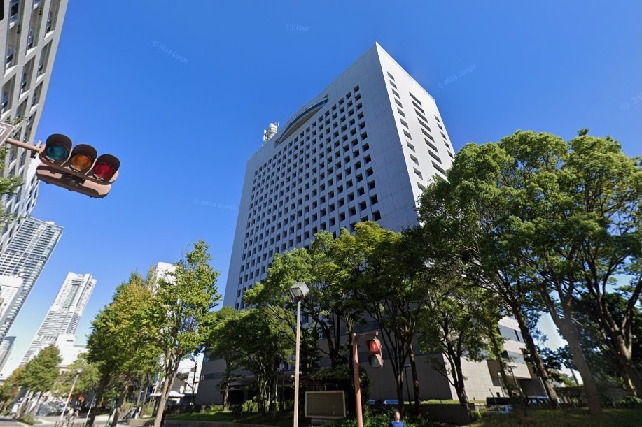 神奈川県警本部（Googleストリートビューより）