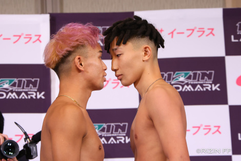 『RIZIN LANDMARK 10 in NAGOYA』で対戦するとしぞう（左）とJIN（C）RIZIN FF