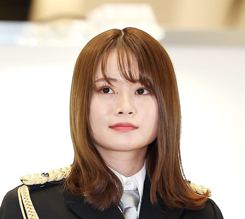 山崎怜奈（2023年12月撮影）