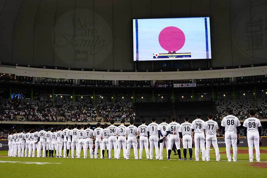 日韓戦に臨んだ侍ジャパン【写真：小林靖】