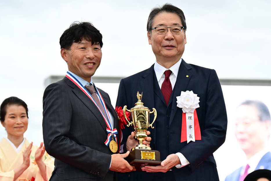 吉田俊介代表（左）とJRA吉田理事長