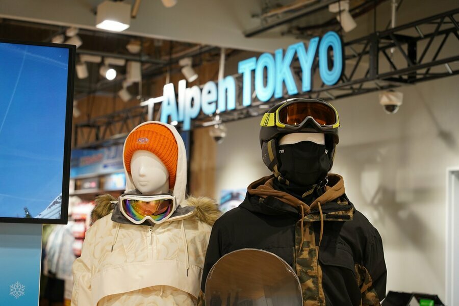 新宿駅からすぐのAlpenTOKYOは学校や仕事帰りでも立ち寄りやすい