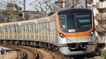 東京メトロ有楽町線・副都心線の17000系電車（編集部撮影）