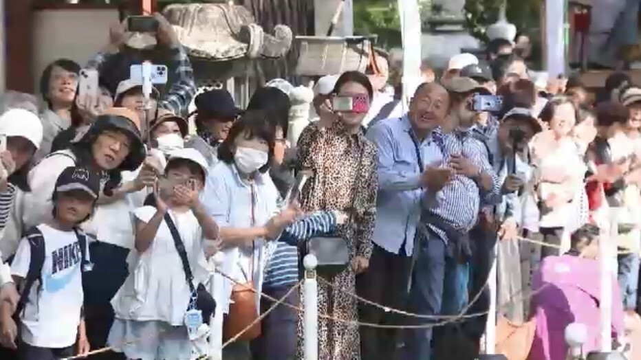 大勢の参拝者が訪れる(4日、福岡市、飯盛神社)