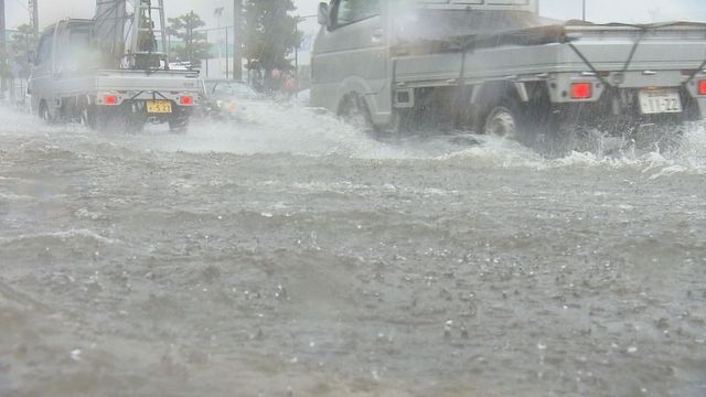 ２日の大雨で松山では幹線道路も冠水