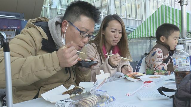 福井の冬の味覚を堪能（23日午後1時ごろ、福井市・ハピテラス）