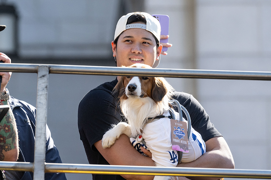 ドジャースの大谷翔平とデコピン【写真：Getty Images】