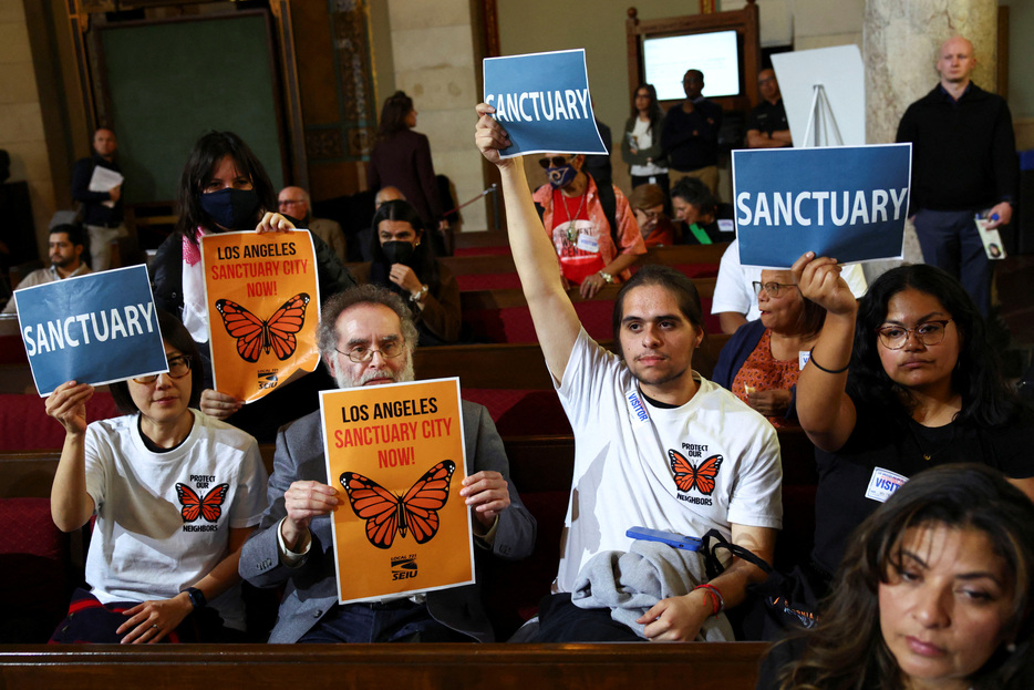 米カリフォルニア州ロサンゼルス市議会は１９日、移民を保護するため、「聖域都市」条例を可決した。写真は１１月１９日、ロサンゼルスで撮影（２０２４年　ロイター/Daniel Cole）