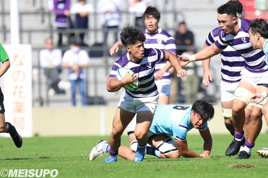 ステップを切る伊藤龍